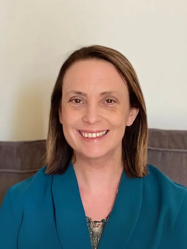 Naomi Landau, therapist offering miscarriage and baby loss counselling, with experience in trauma and grief